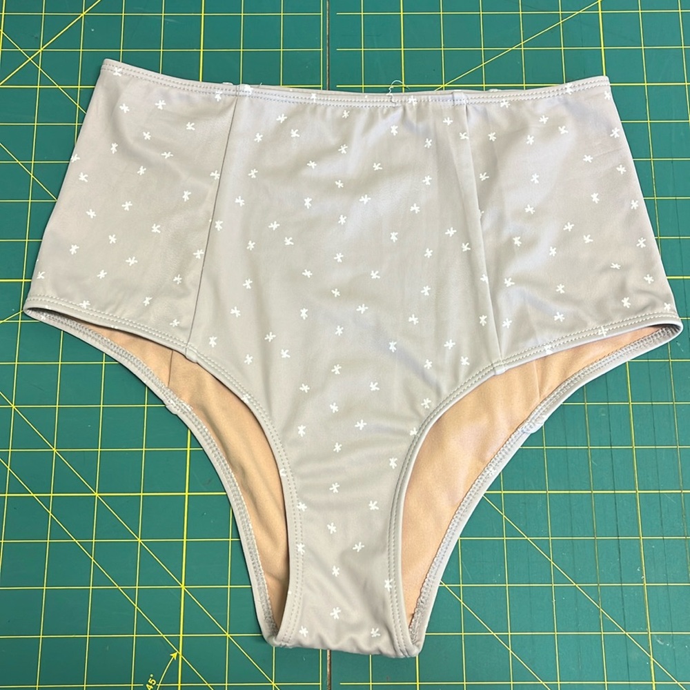 Kortni Jeane cut high bottoms S